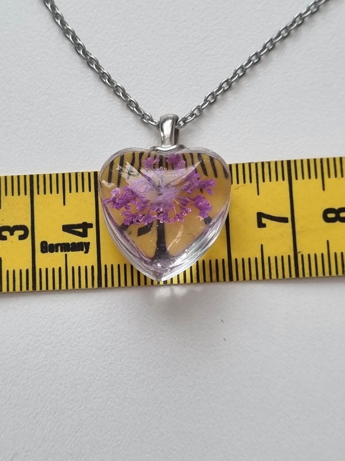 Halsband med hjärtformad glasberlock (50 cm lång kedja) - Lila