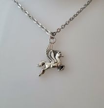 Halsband (50 cm) med en Pegasus häst / berlock