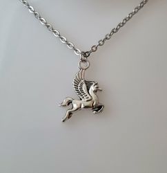 Halsband (50 cm) med en Pegasus häst / berlock