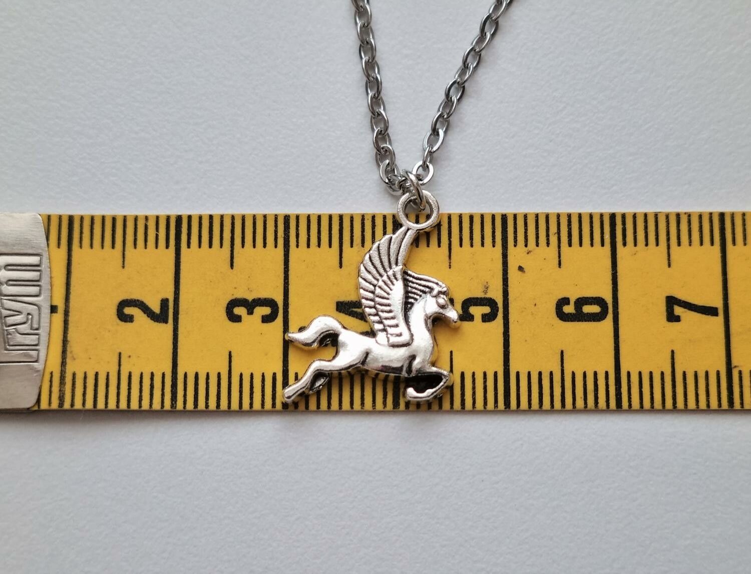 Halsband (50 cm) med en Pegasus häst / berlock