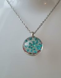Halsband (50 cm) med fin rund turkos berlock i glas