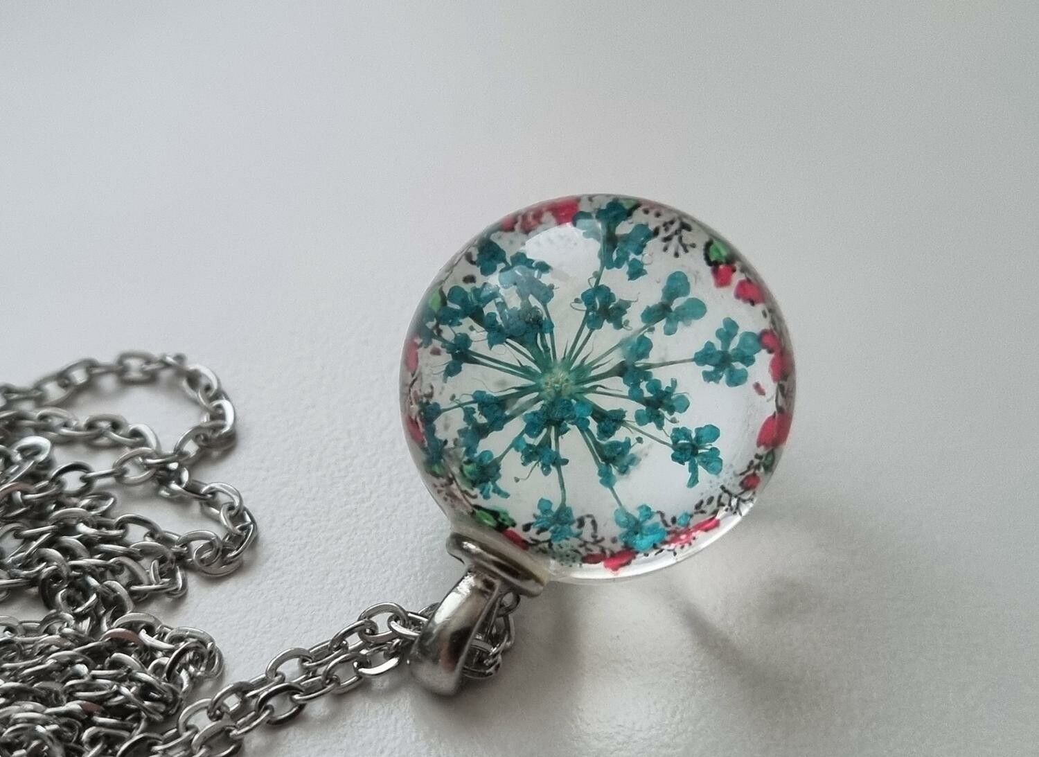 Halsband (50 cm) med fin rund turkos berlock i glas