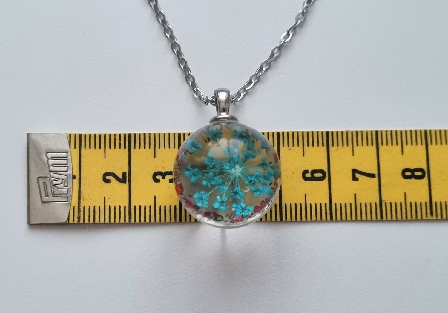 Halsband (50 cm) med fin rund turkos berlock i glas