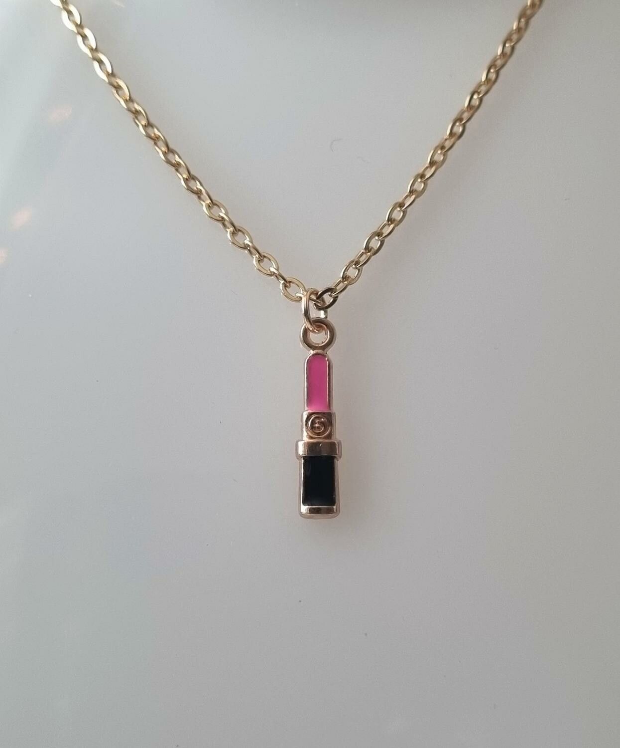 Halsband med rosa läppstift (45 cm lång kedja)