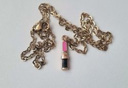 Halsband med rosa läppstift (45 cm lång kedja)