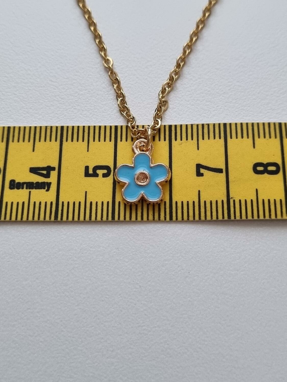 Halsband med blå blomma (50 cm lång kedja)