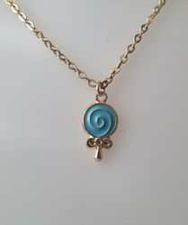 Halsband med blå klubba (45 cm lång kedja)