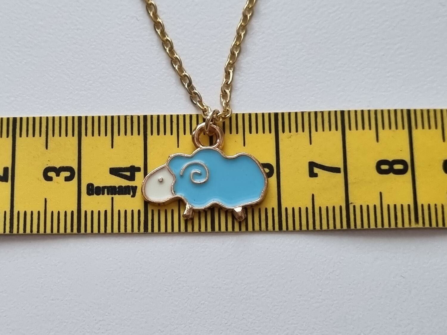 Halsband med blått får (55 cm lång kedja)