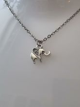 Halsband (55 cm) i rostfritt stål med söt berlock - Elefant