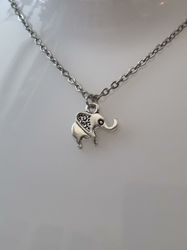 Halsband (55 cm) i rostfritt stål med söt berlock - Elefant