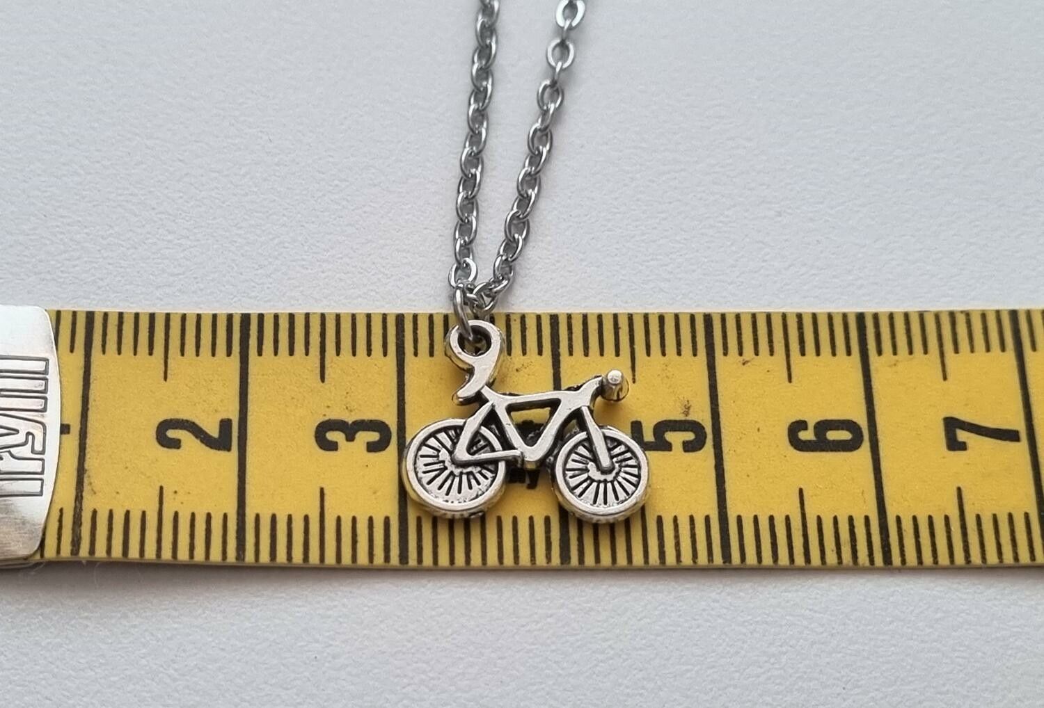 Halsband (45 cm) i rostfritt stål med söt berlock - Cykel