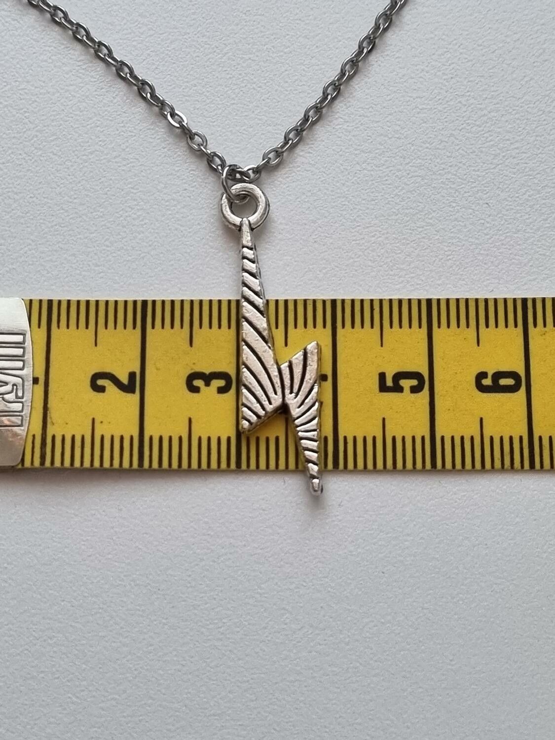 Halsband (60 cm) i rostfritt stål med söt berlock - Blixt