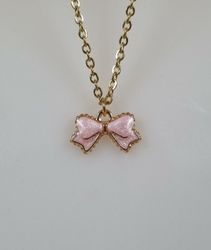 Halsband (45 cm) i rostfritt stål med söt berlock - Rosa rosett
