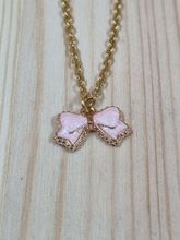 Halsband (45 cm) i rostfritt stål med söt berlock - Rosa rosett