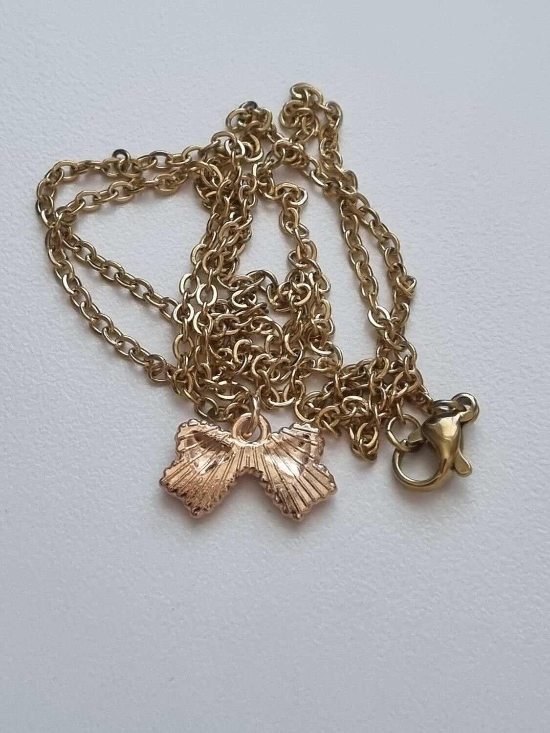 Halsband med rosa rosett (50 cm lång kedja i rostfritt stål)