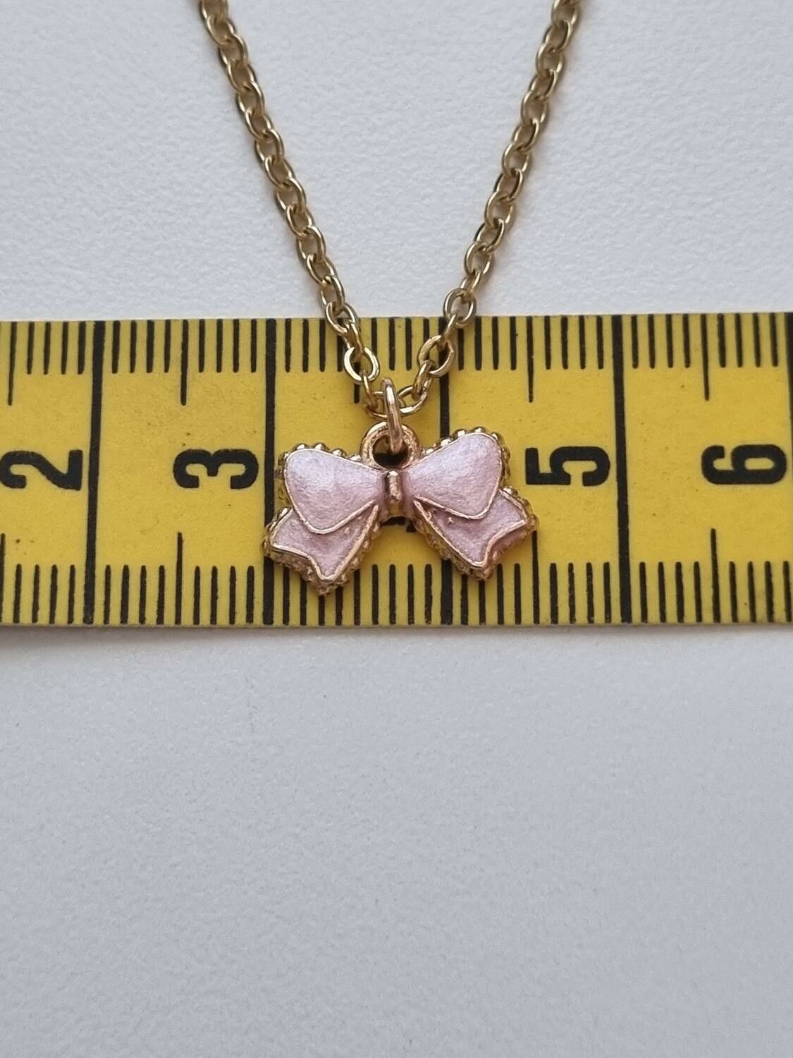 Halsband med rosa rosett (50 cm lång kedja i rostfritt stål)