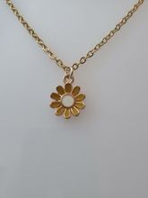 Halsband med ljusorange blomma (50 cm lång kedja i rostfritt stål)