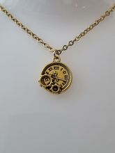 Halsband med klockberlock i steampunk (45 cm långt halsband)