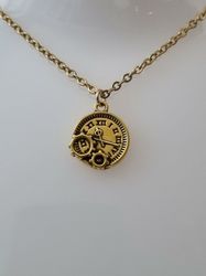 Halsband med klockberlock i steampunk (45 cm långt halsband)