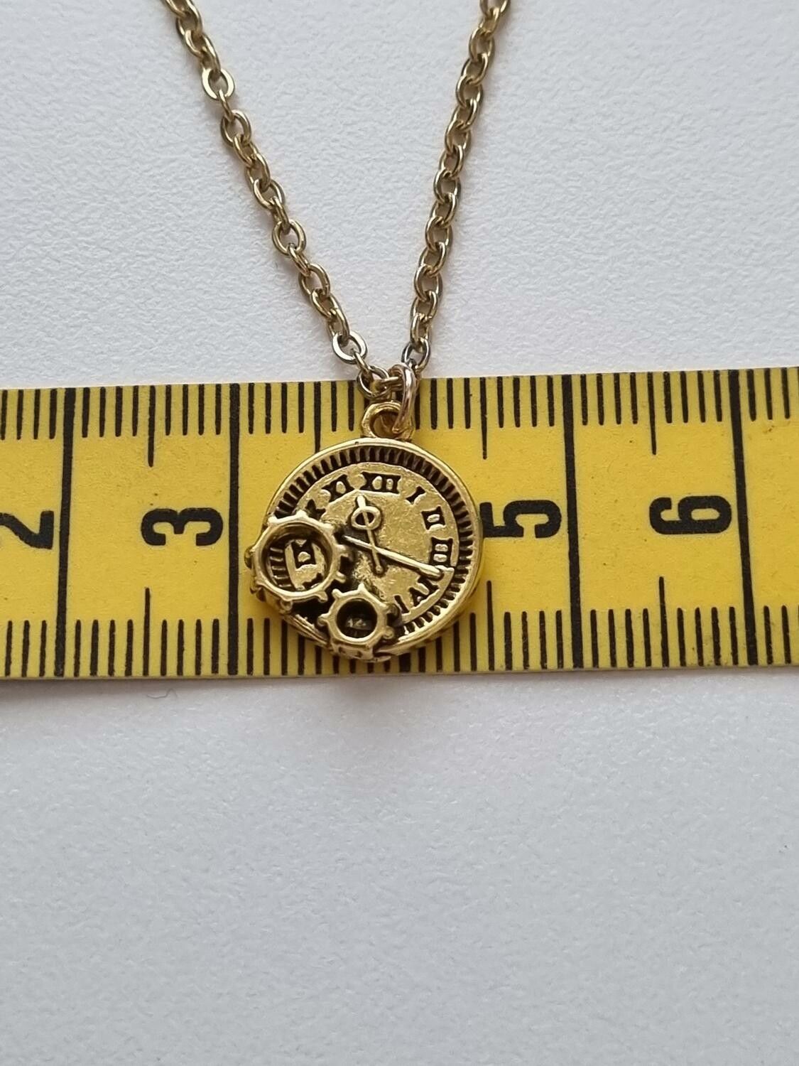 Halsband med klockberlock i steampunk (45 cm långt halsband)