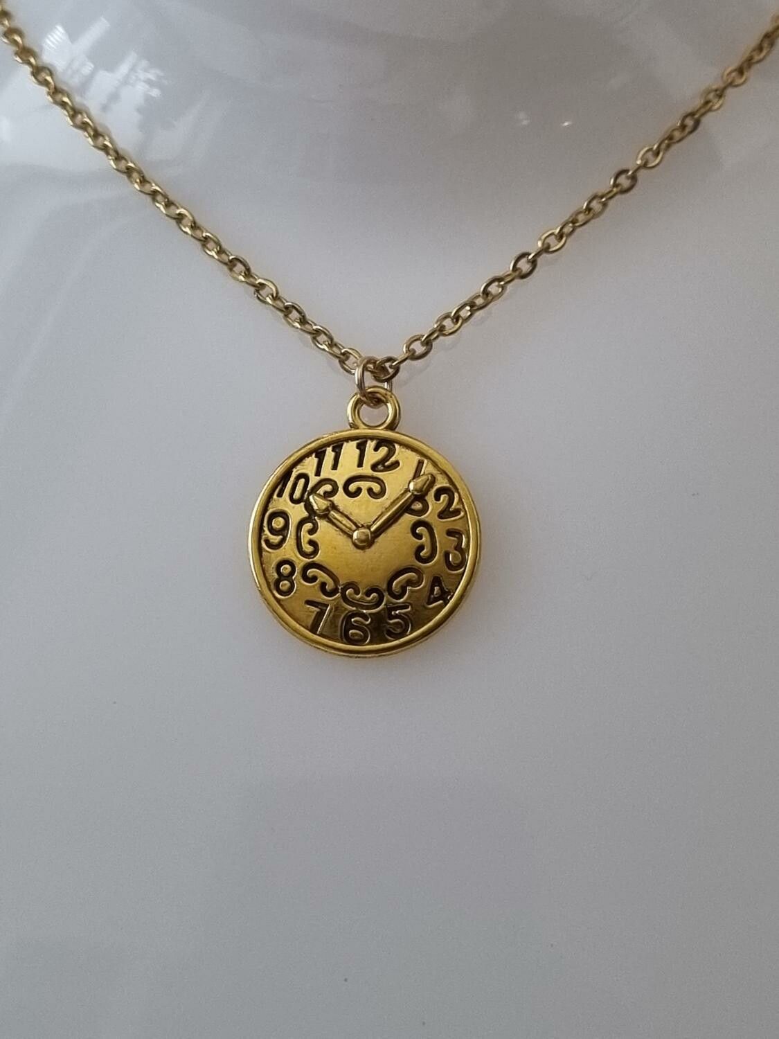 Halsband med klockberlock i steampunk (50 cm långt halsband)