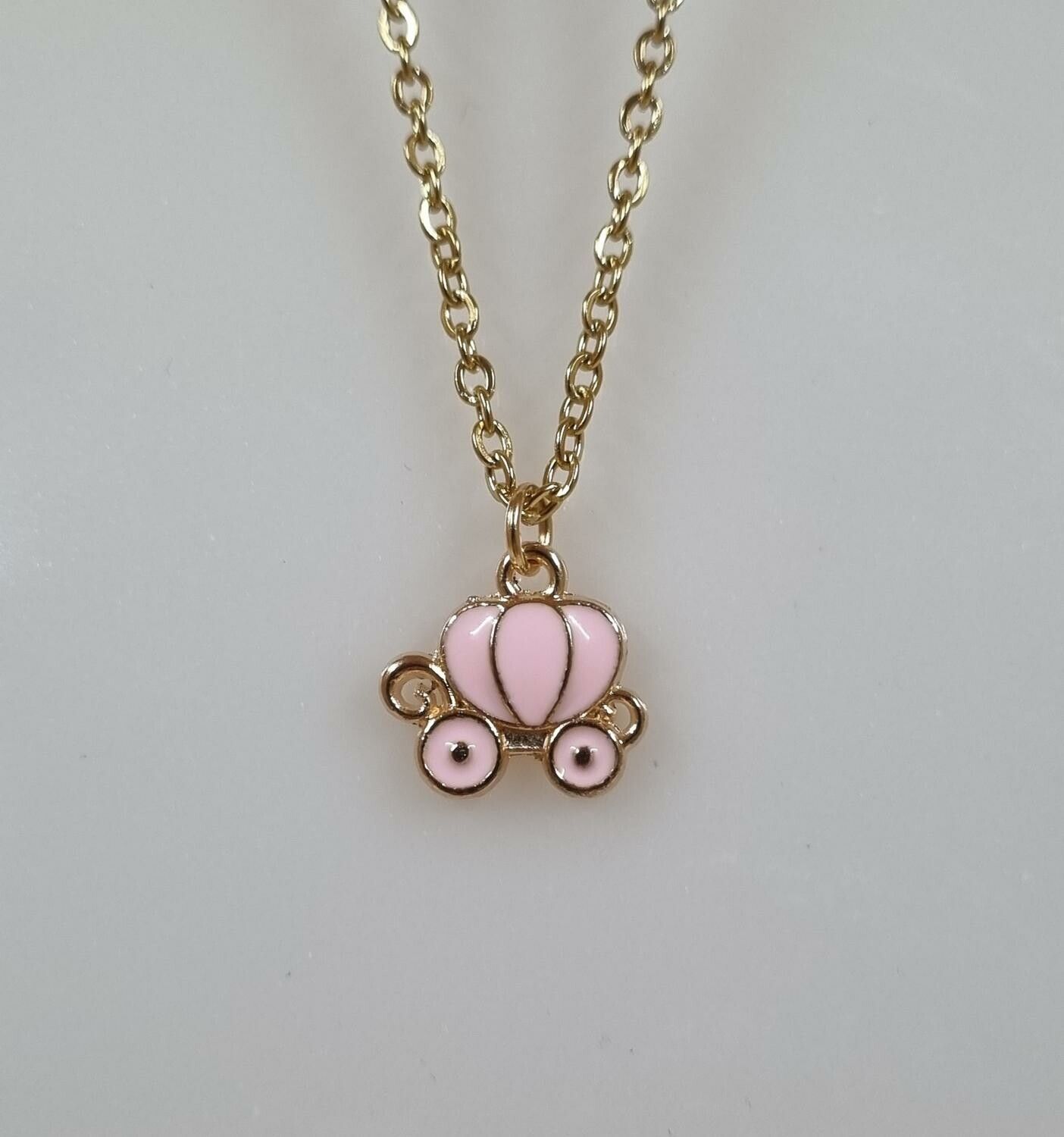 Halsband i rostfritt stål med söt berlock (50 cm) - Cinderella vagn