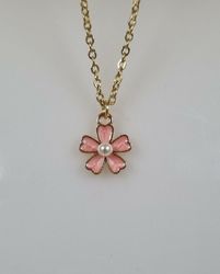 Halsband (50 cm) i rostfritt stål med söt berlock - Rosa blomma
