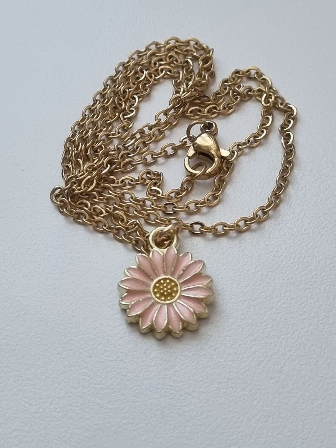 Halsband med ljusrosa blomma (50 cm lång kedja i rostfritt stål)