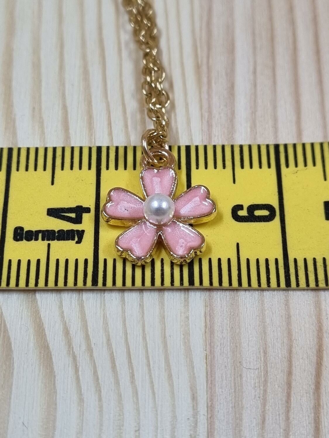 Halsband (50 cm) i rostfritt stål med söt berlock - Rosa blomma