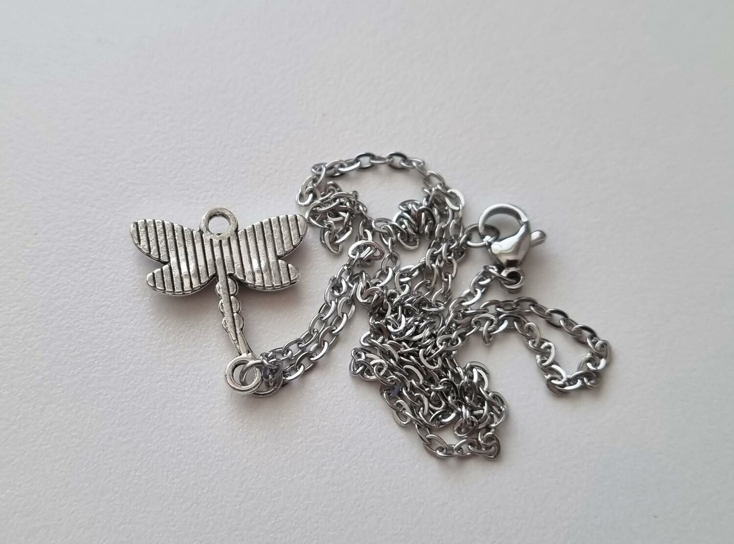 Halsband med trollslända (45 cm långt halsband)
