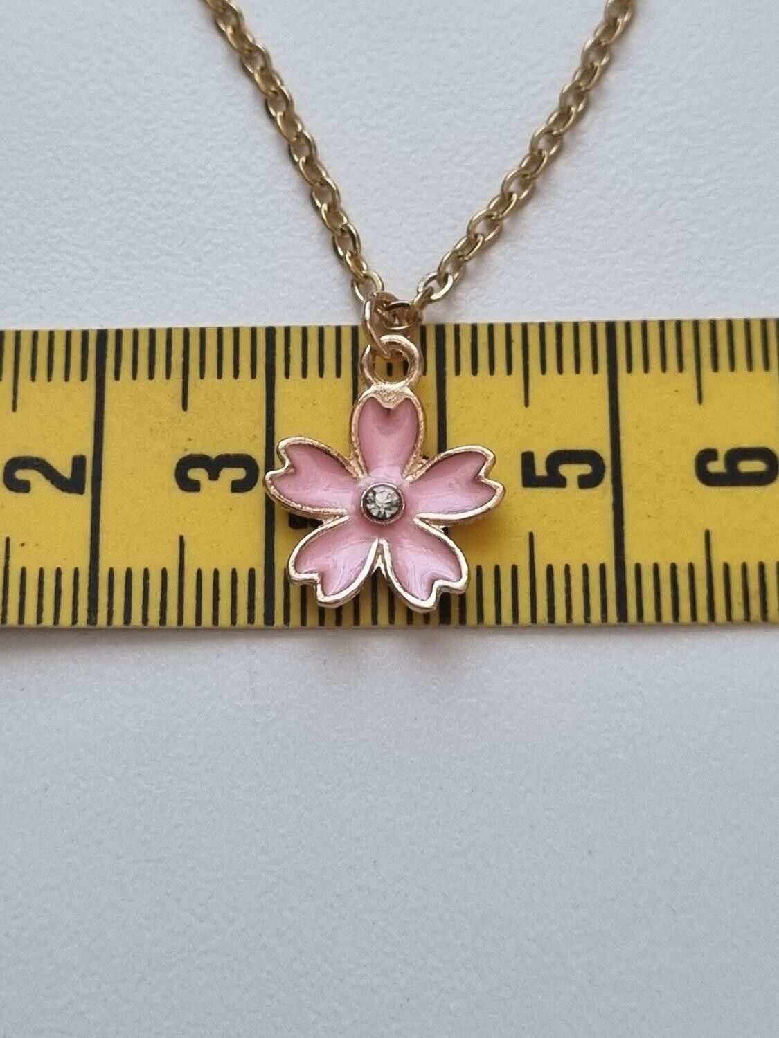 Halsband med blomma (50 cm lång kedja i rostfritt stål)