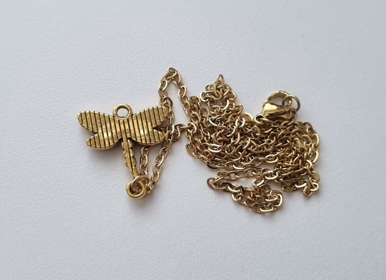 Halsband med trollslända (55 cm långt halsband)