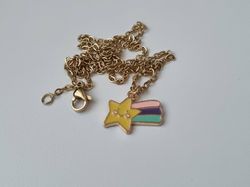 Guldfärgat halsband med en glad stjärna