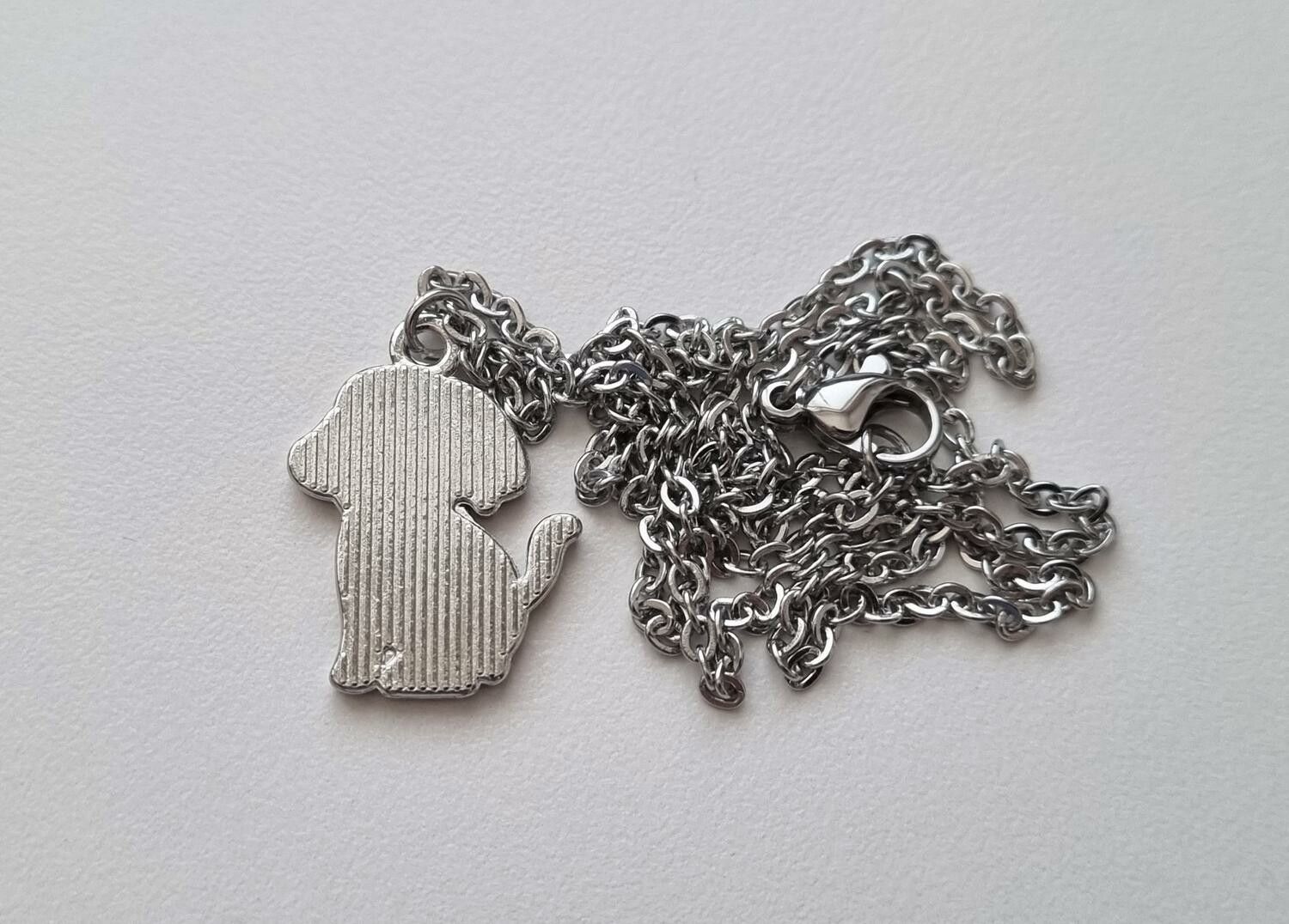 Halsband med hund / hundberlock (45 cm långt halsband)