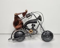 Metallkonst, skulptur. Mus på motorcykel (158 gram)
