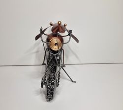 Metallkonst, skulptur. Mus på motorcykel (158 gram)