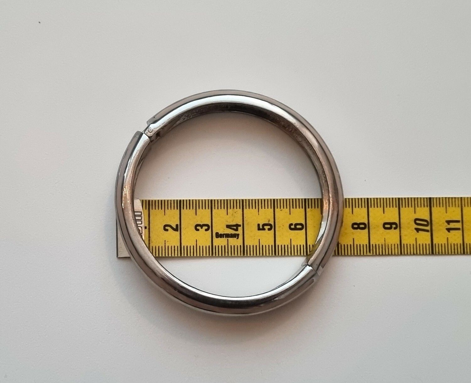 Stilrent armband (vitt och ljusbrunt)