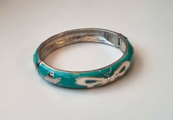 Stilrent armband med dekorativa fjärilar (turkos)