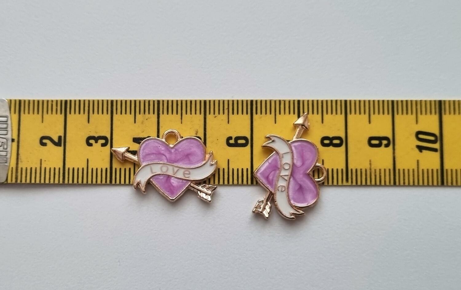 2 st hjärtan med pil, hjärtberlocker, charms / berlocker