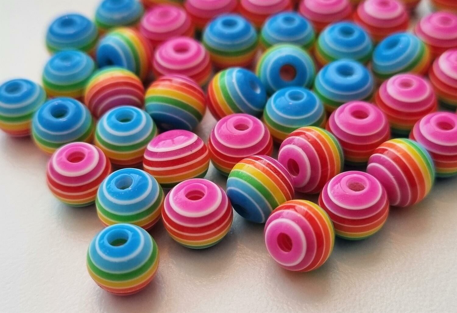 50 st pärlor i varierande vackra färger (8 mm)