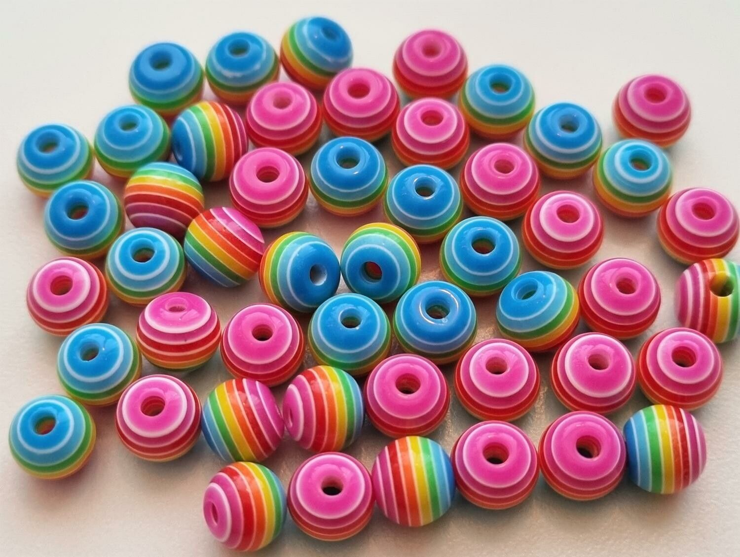 50 st pärlor i varierande vackra färger (8 mm)