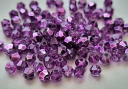 100 st bicone pärlor (4 mm) i mörklila