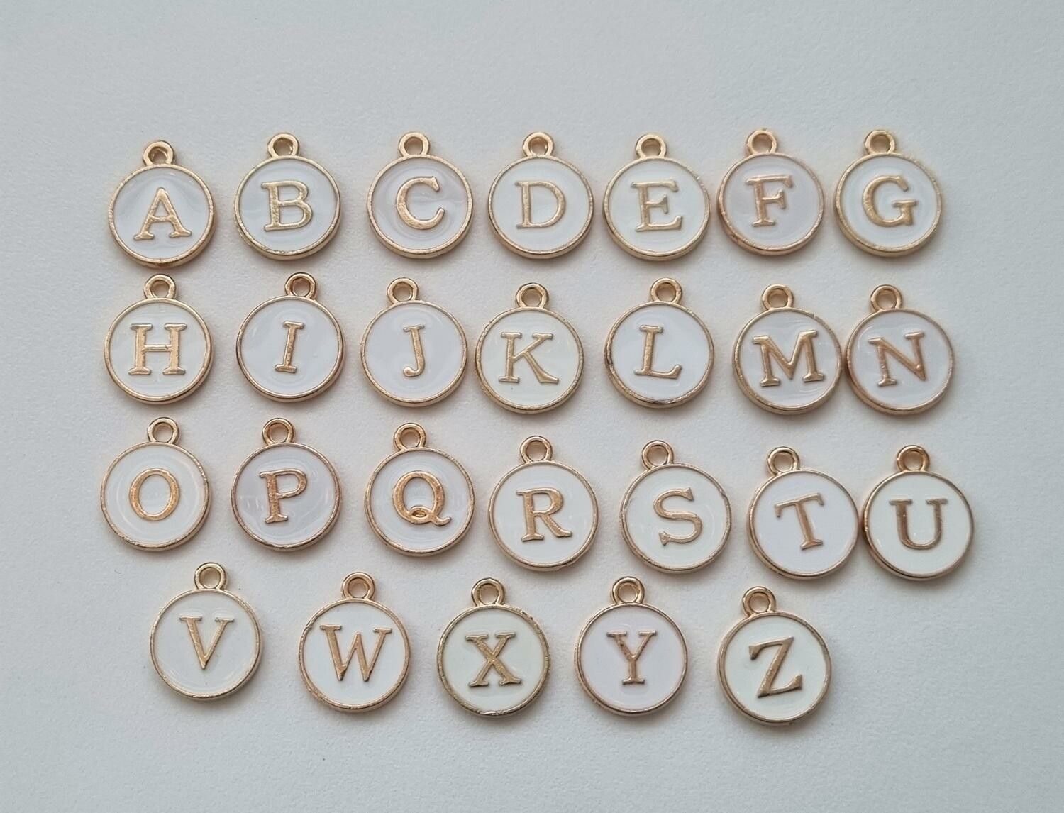26 st vita bokstavsberlocker (A-Z)