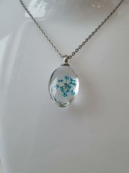 Halsband med fin berlock i glas (blå)