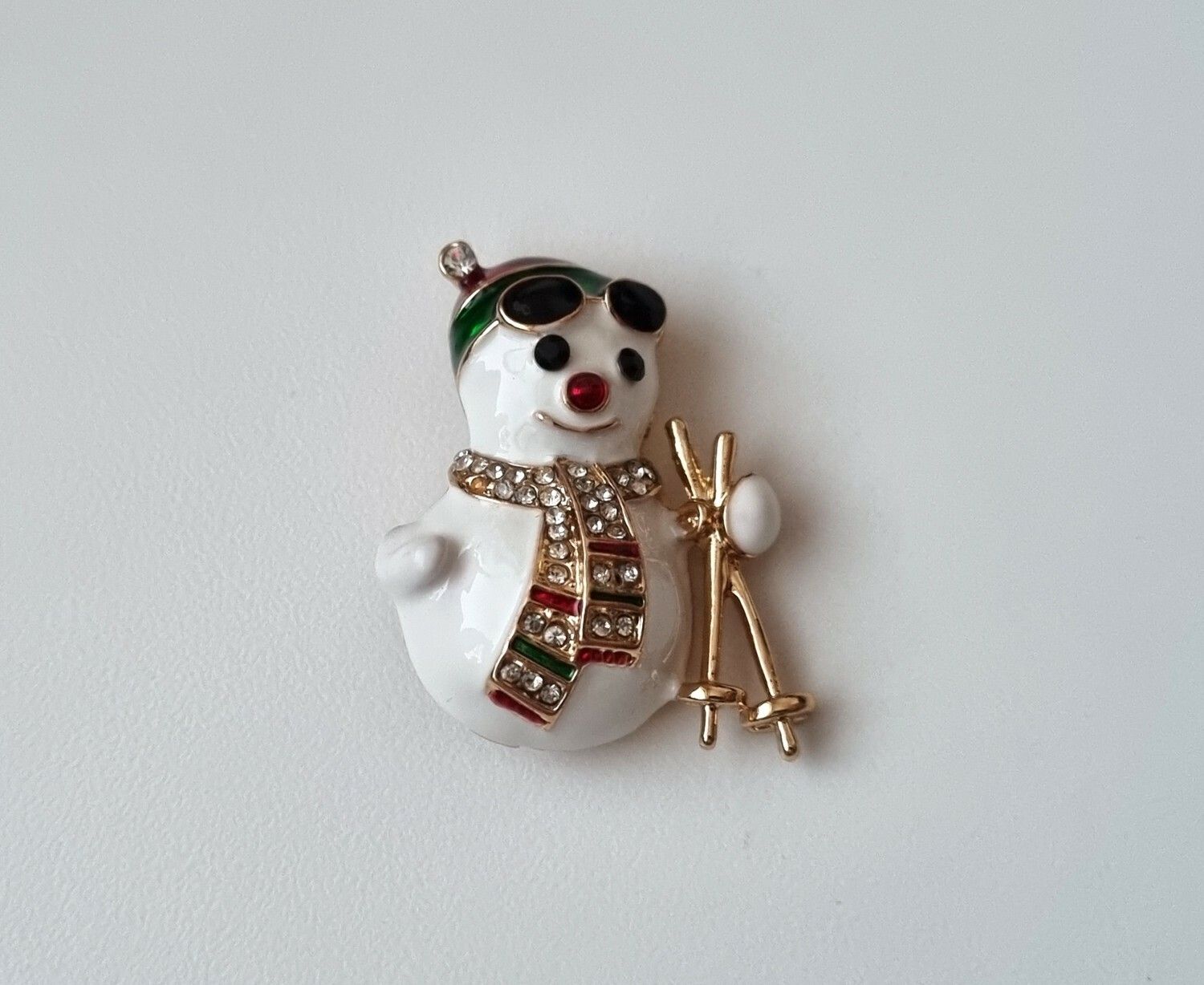 Brosch Julkransbrosch Snögubbe med skidstavar