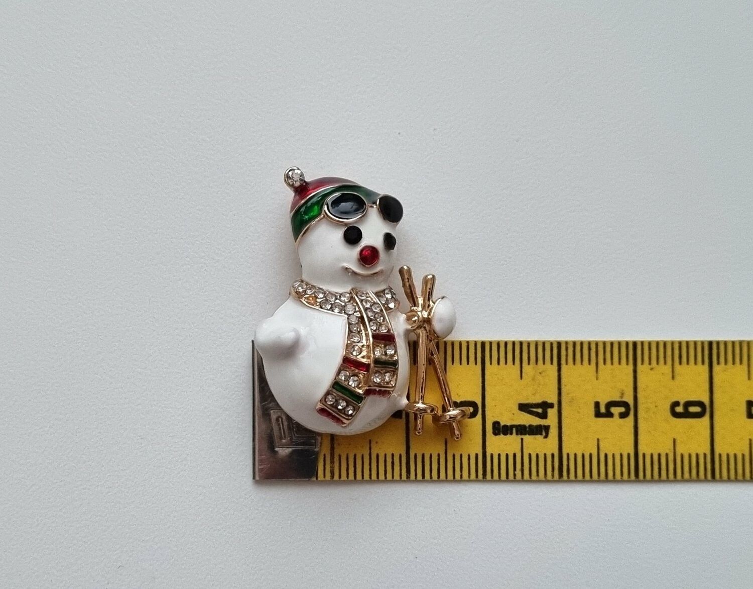 Brosch Julkransbrosch Snögubbe med skidstavar