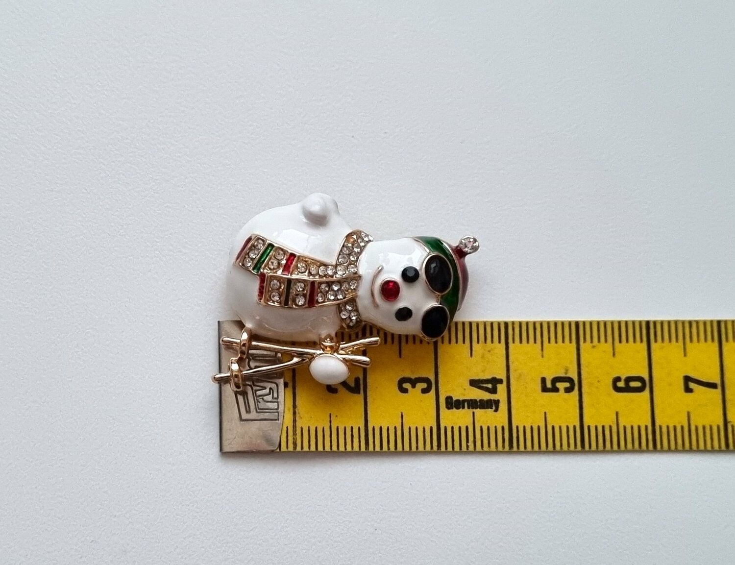 Brosch Julkransbrosch Snögubbe med skidstavar