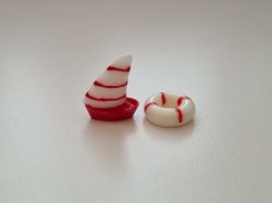 Miniatyrer / figuriner för dockskåpet, tittskåp (segelbåt och badring)