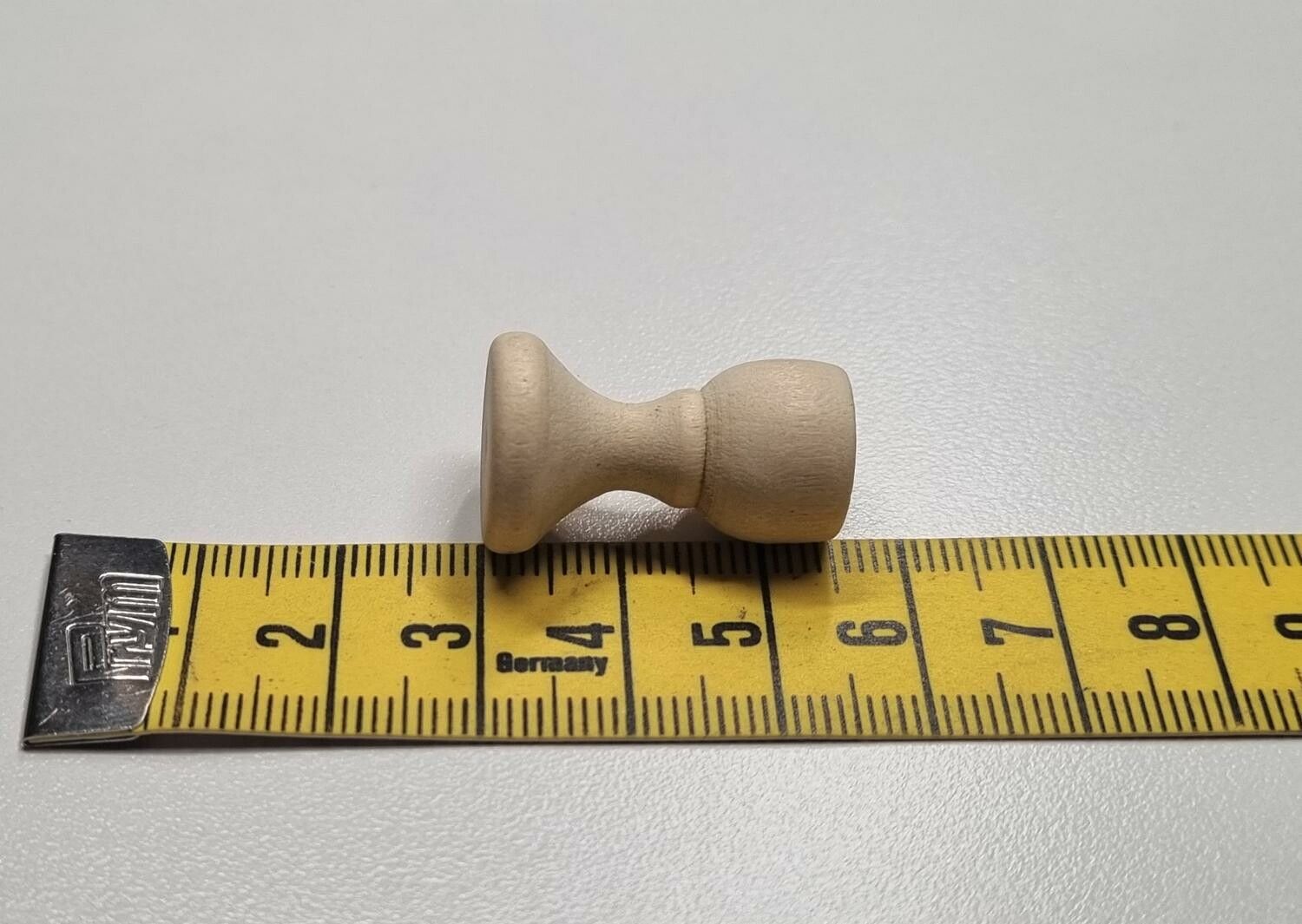 Bägare, dryckeskärl i trä - Miniatyr till dockskåp, tittskåp med mera