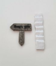 2 st miniatyrer / figuriner för dockskåpet, tittskåp mm